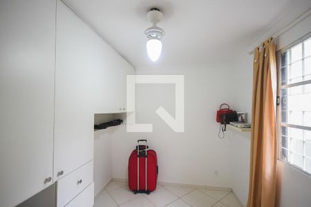 Quarto 1 de apartamento à venda com 2 quartos, 47m² em Jardim Mirna, Taboão da Serra