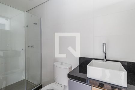 Banheiro da Suite 1 de apartamento para alugar com 2 quartos, 90m² em Independência, Porto Alegre