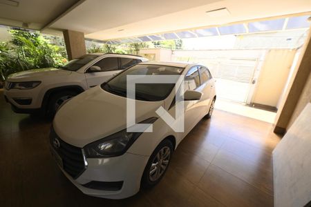 Garagem de casa para alugar com 5 quartos, 510m² em Jardim Goiás, Goiânia