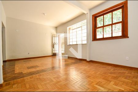 Sala de casa à venda com 2 quartos, 304m² em Santo Antônio, Belo Horizonte