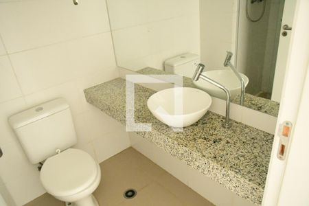 Banheiro de apartamento para alugar com 1 quarto, 27m² em Granja Viana, Cotia