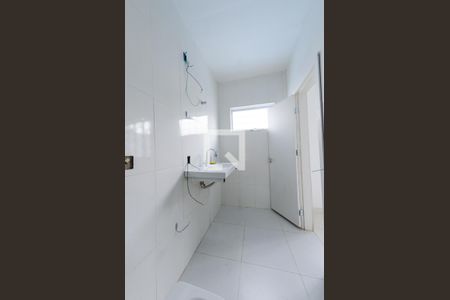 Banheiro de kitnet/studio para alugar com 1 quarto, 50m² em Califórnia, Belo Horizonte