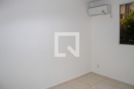 Quarto 1 de apartamento para alugar com 2 quartos, 45m² em Jacarepaguá, Rio de Janeiro