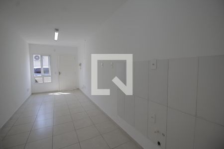 Sala/Cozinha de casa de condomínio à venda com 2 quartos, 60m² em Niterói, Canoas