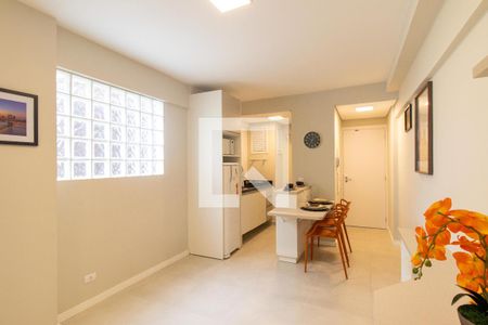 Sala/Cozinha de apartamento para alugar com 1 quarto, 38m² em Centro, Curitiba