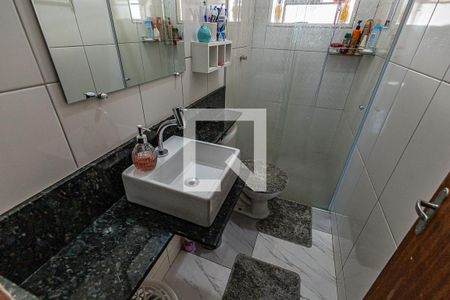 Banheiro de casa à venda com 2 quartos, 104m² em Planalto, Belo Horizonte