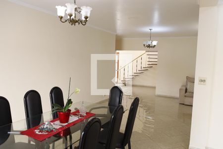 sala de casa para alugar com 6 quartos, 270m² em City Bussocaba, Osasco