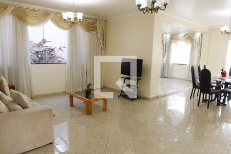 sala de casa para alugar com 6 quartos, 270m² em City Bussocaba, Osasco