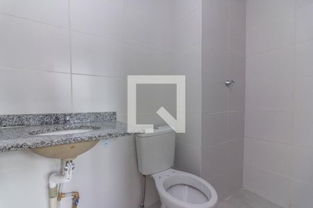 Banheiro de kitnet/studio para alugar com 1 quarto, 27m² em Pinheiros, São Paulo