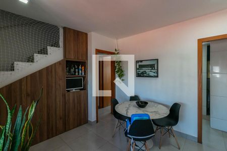 Sala de apartamento à venda com 2 quartos, 120m² em Heliópolis, Belo Horizonte