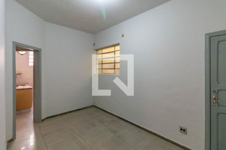 Quarto de casa para alugar com 3 quartos, 200m² em Carlos Prates, Belo Horizonte