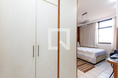 Quarto 2 de apartamento para alugar com 5 quartos, 341m² em Icaraí, Niterói