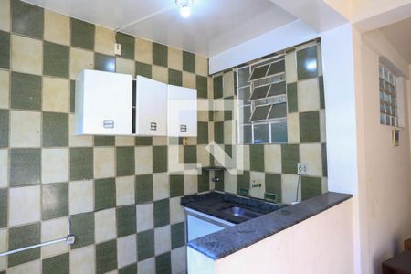 Cozinha de kitnet/studio para alugar com 2 quartos, 30m² em Floresta, Belo Horizonte