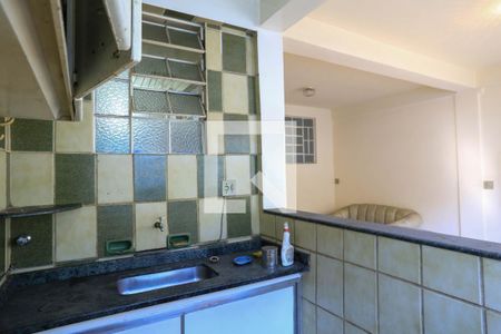 Cozinha de kitnet/studio para alugar com 2 quartos, 30m² em Floresta, Belo Horizonte