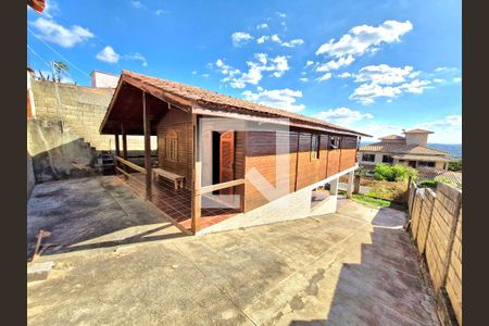 Fachada de casa à venda com 3 quartos, 180m² em Flamboyant, Lagoa Santa