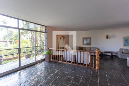 Sala de casa para alugar com 5 quartos, 700m² em São Luiz, Belo Horizonte