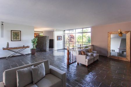 Sala de casa para alugar com 5 quartos, 700m² em São Luiz, Belo Horizonte