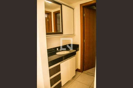 Corredor  de apartamento para alugar com 1 quarto, 56m² em Armação, Salvador