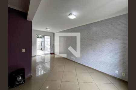 Sala de casa de condomínio para alugar com 3 quartos, 128m² em Jardim São Luís, São Paulo