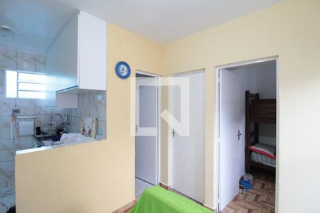 Sala de casa de condomínio à venda com 2 quartos, 32m² em Piratininga, Belo Horizonte