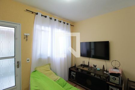 Sala de casa de condomínio à venda com 2 quartos, 32m² em Piratininga, Belo Horizonte