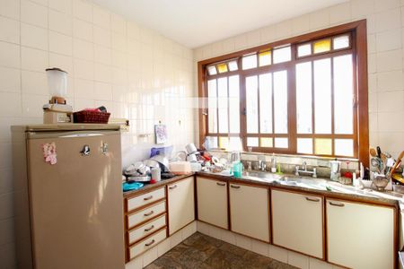 Cozinha de casa para alugar com 3 quartos, 385m² em Palmares, Belo Horizonte