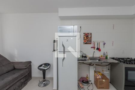 Sala/Cozinha de apartamento para alugar com 1 quarto, 28m² em Jardim Mirante, São Paulo