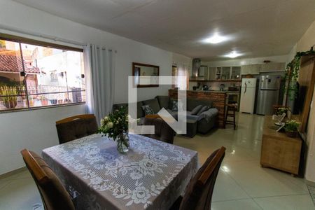 Sala  de casa à venda com 6 quartos, 240m² em Santa Rosa, Niterói