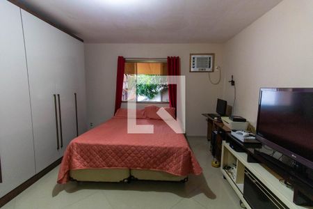 Quarto  de casa à venda com 6 quartos, 240m² em Santa Rosa, Niterói