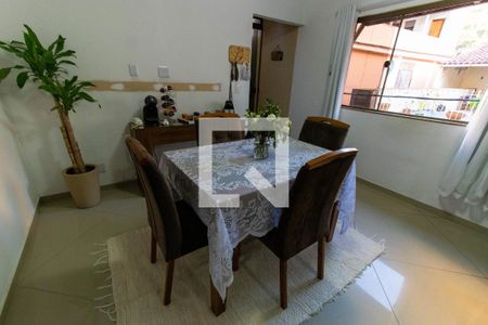 Sala  de casa à venda com 6 quartos, 240m² em Santa Rosa, Niterói