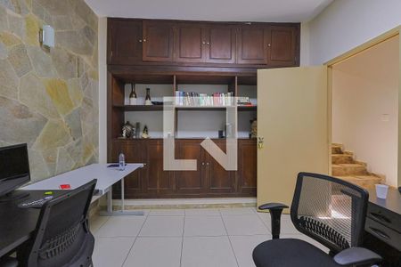 Quarto de casa à venda com 8 quartos, 440m² em Santo Antônio, Belo Horizonte