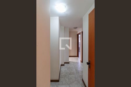 Corredor de apartamento à venda com 3 quartos, 90m² em São Luiz, Belo Horizonte