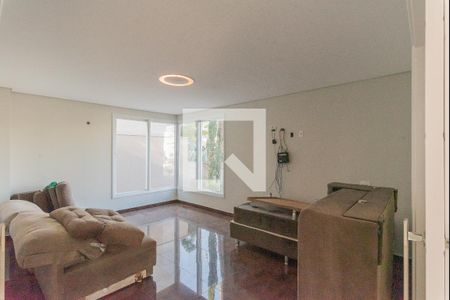 Sala de TV de casa para alugar com 5 quartos, 638m² em Swiss Park, Campinas