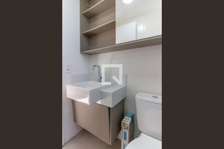 Banheiro de kitnet/studio para alugar com 1 quarto, 21m² em Perdizes, São Paulo