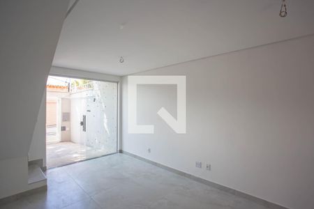 Sala de casa à venda com 2 quartos, 112m² em Planalto, Belo Horizonte