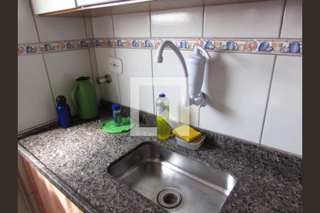 Cozinha de apartamento à venda com 2 quartos, 52m² em Parque Pinheiros, Taboão da Serra