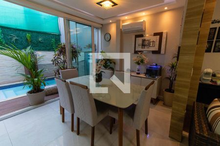 Sala de casa à venda com 3 quartos, 200m² em Camboinhas, Niterói