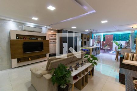 Sala de casa à venda com 3 quartos, 200m² em Camboinhas, Niterói