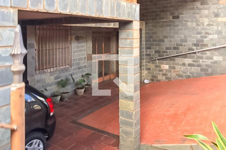 Garagem de casa à venda com 4 quartos, 178m² em Betânia, Belo Horizonte