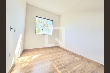 Quarto 2 de casa à venda com 3 quartos, 140m² em Portal do Sol, Lagoa Santa