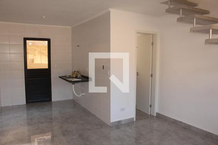 Sala/Cozinha de casa de condomínio para alugar com 2 quartos, 47m² em Chácara Ondas Verdes, Cotia