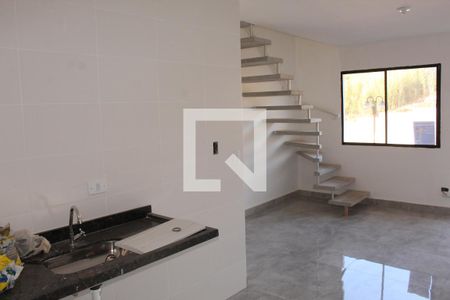 Sala/Cozinha de casa de condomínio para alugar com 2 quartos, 47m² em Chácara Ondas Verdes, Cotia