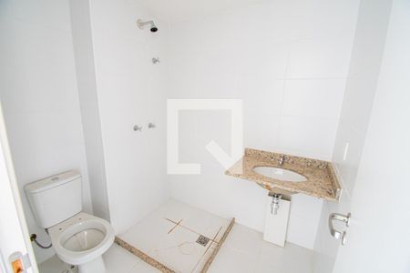 Banheiro de kitnet/studio para alugar com 1 quarto, 21m² em Taguatinga Norte (taguatinga), Brasília