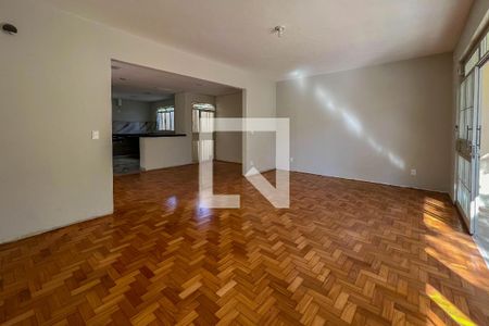 Sala de casa à venda com 3 quartos, 260m² em Serra, Belo Horizonte