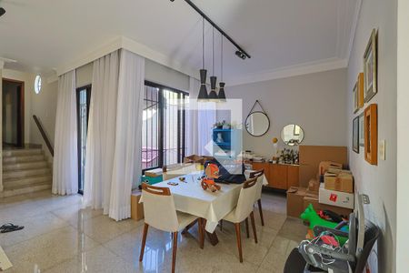 Sala de casa à venda com 4 quartos, 320m² em Santo Antônio, Belo Horizonte