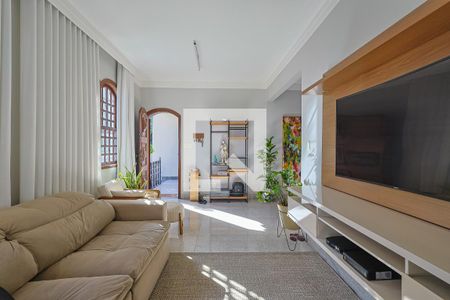 Sala de casa à venda com 4 quartos, 320m² em Santo Antônio, Belo Horizonte