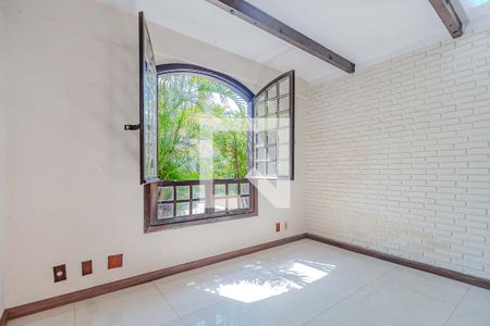 Sala de casa de condomínio à venda com 4 quartos, 236m² em Cristal, Porto Alegre