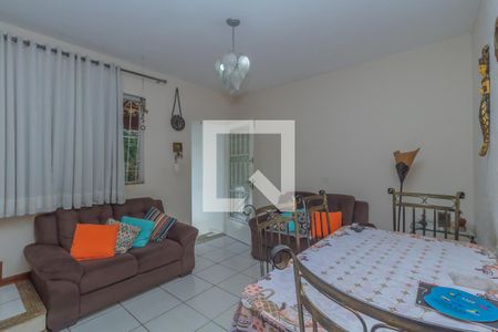 Sala  de casa à venda com 3 quartos, 135m² em Sagrada Família, Belo Horizonte