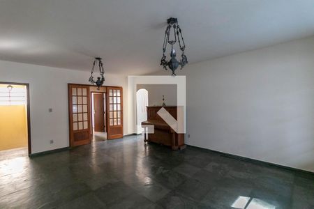 Sala de casa à venda com 4 quartos, 225m² em Santo Antônio, Belo Horizonte