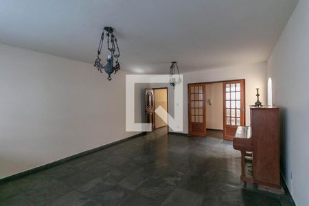 Sala de casa à venda com 4 quartos, 225m² em Santo Antônio, Belo Horizonte